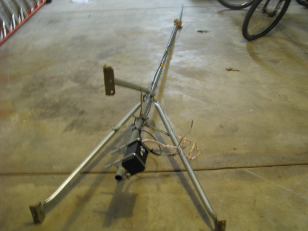 2-mounted-camera-on-antenna mount